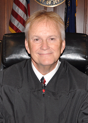 Official portrait of Judge Larry E. Thompson. 